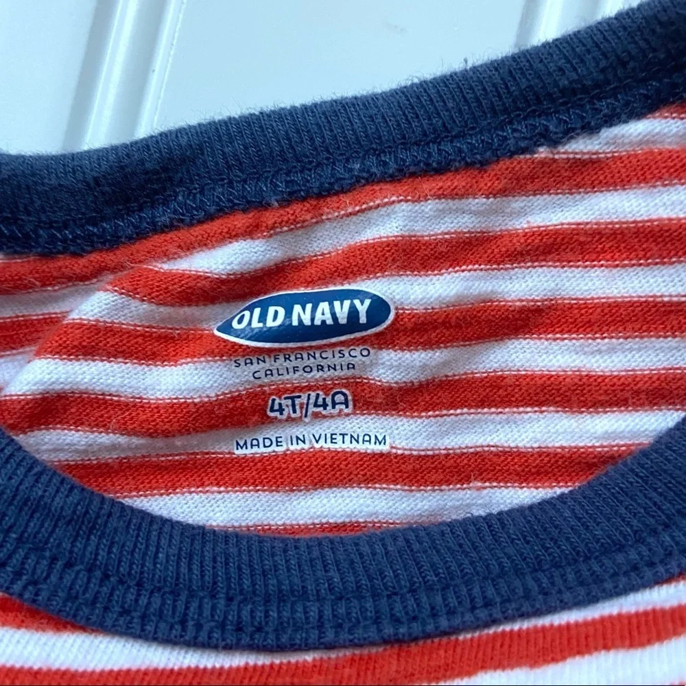 •Old Navy• Cool graphic tee